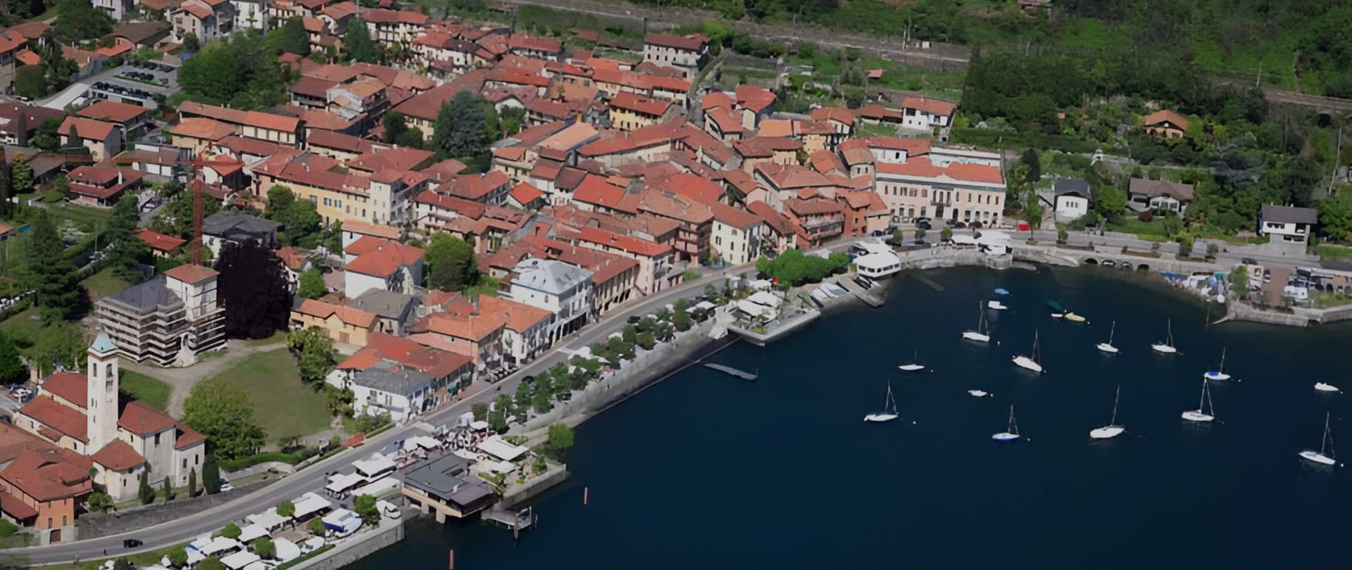 Panoramica aerea comune di Lesa